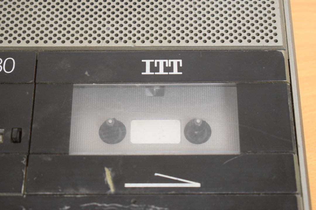ITT SL 530 draagbaar cassettedeck op batterijen