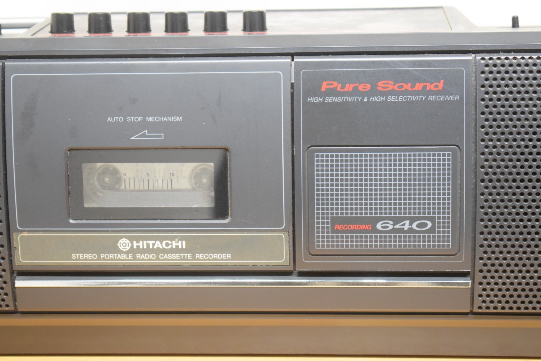 Hitachi Pure Sound Recording 640 Radio/Cassettedeck Combinatie