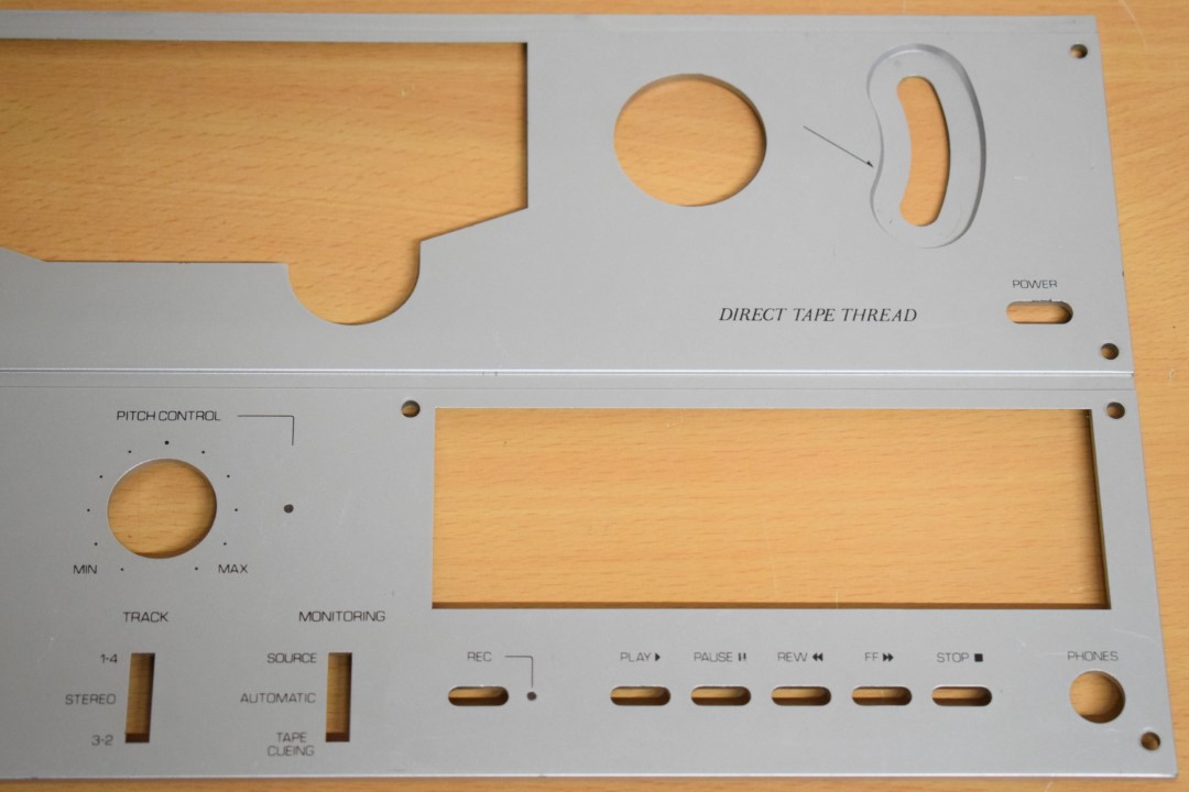 Philips N7300 Bandrecorder – onderste gedeelte frontplaat 