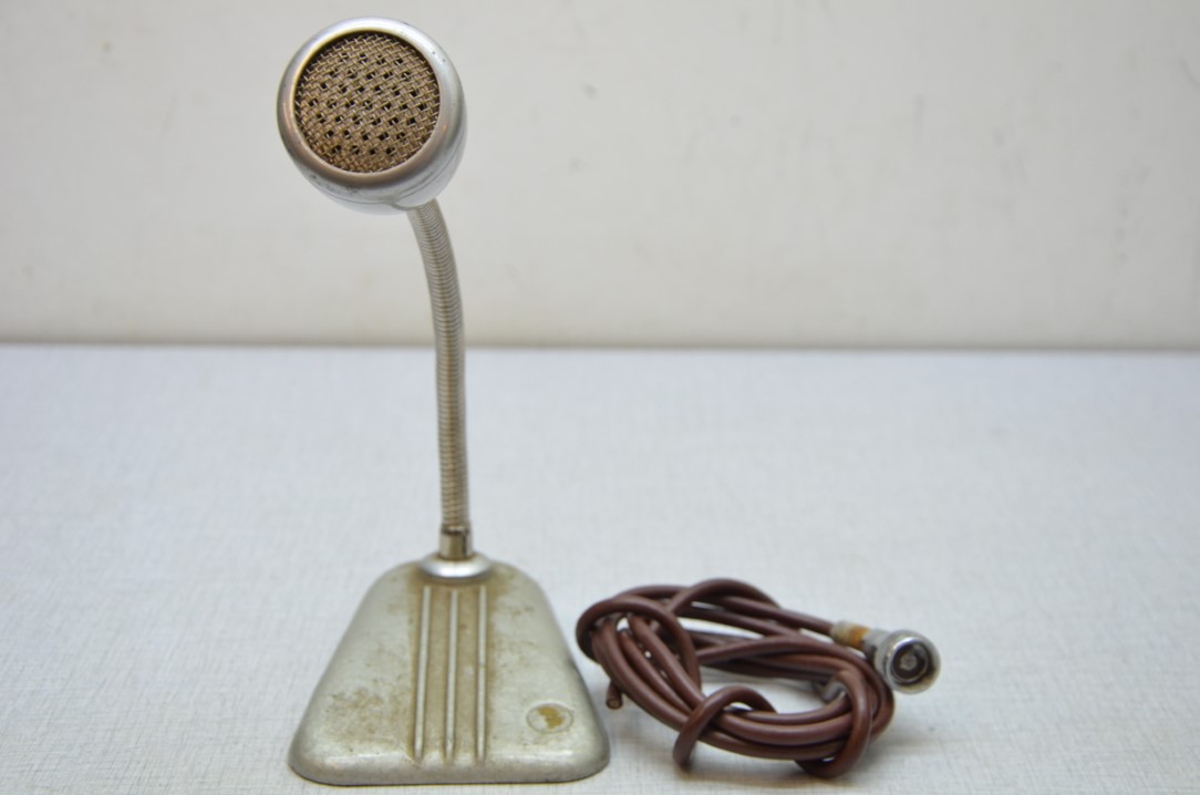 Oude microfoon, merk onbekend – Verzamelaarsobjekt