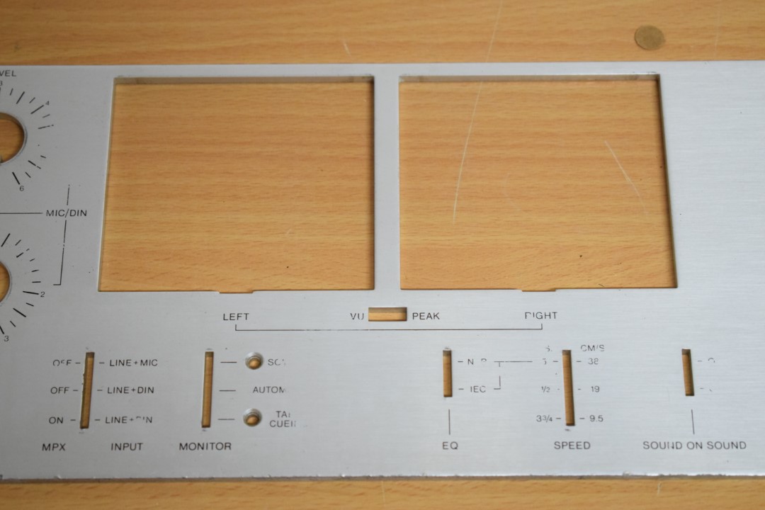 Philips N4520 Bandrecorder – onderste gedeelte frontplaat 