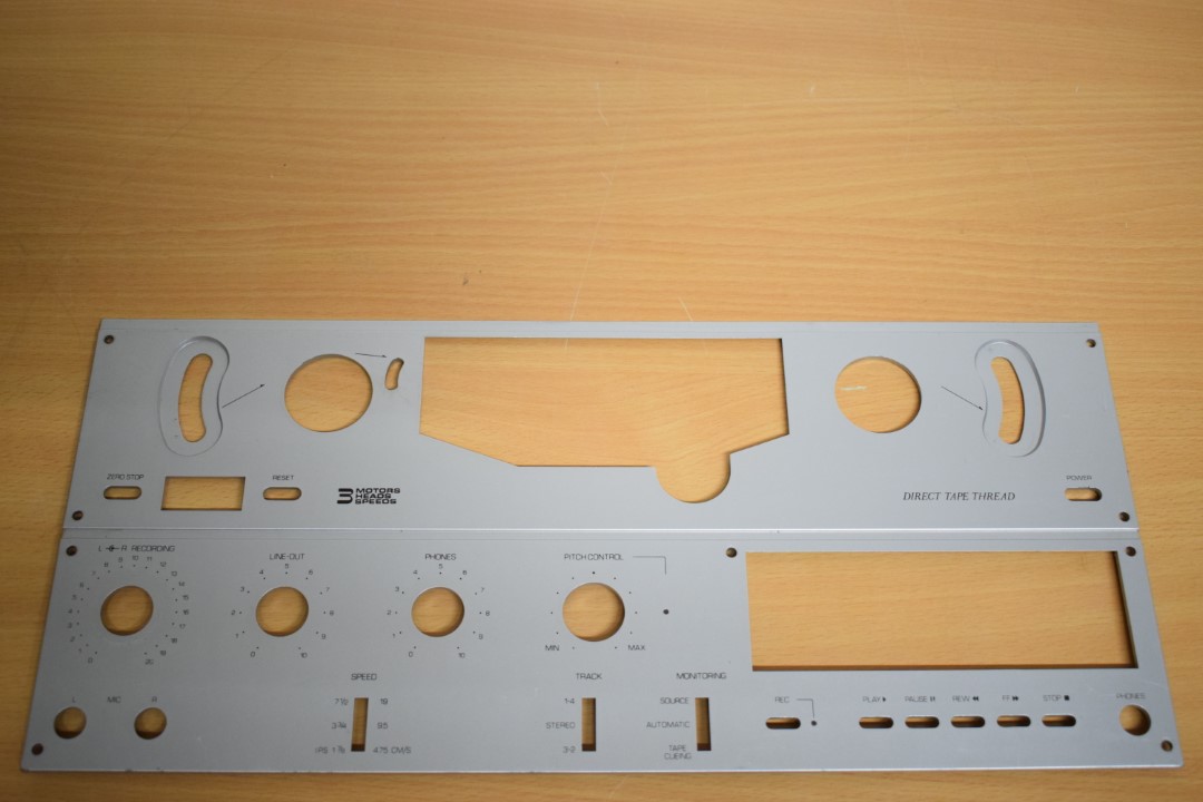 Philips N7300 Bandrecorder – onderste gedeelte frontplaat 