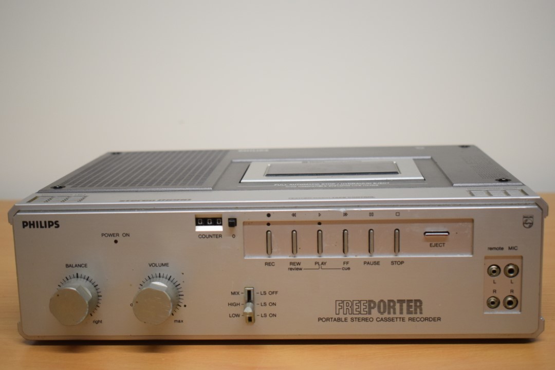 Zilveren Philips D6910 draagbaar cassettedeck 