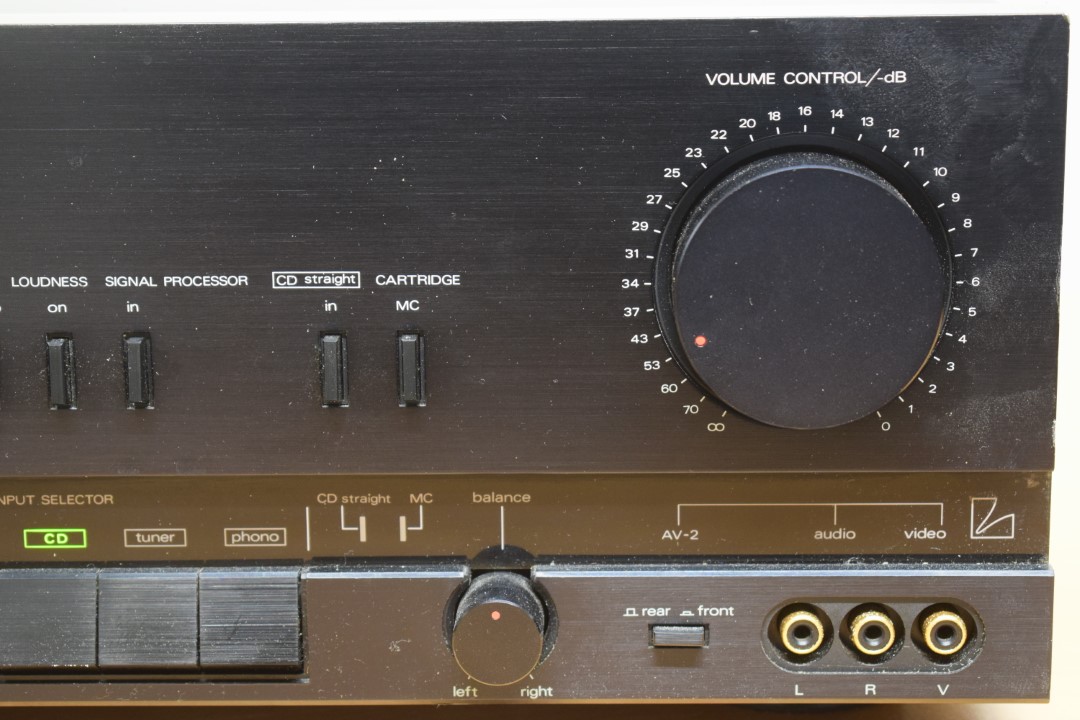 Luxman LV-105U Stereo Versterker