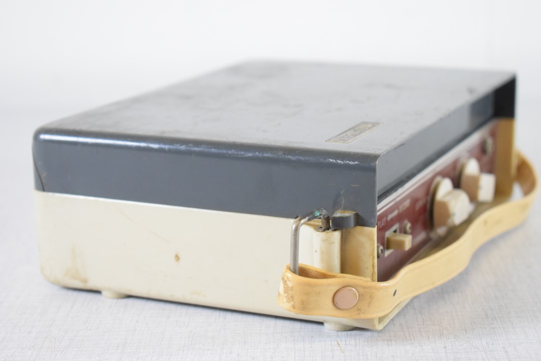 International 4TR-4411 Portable bandrecorder
