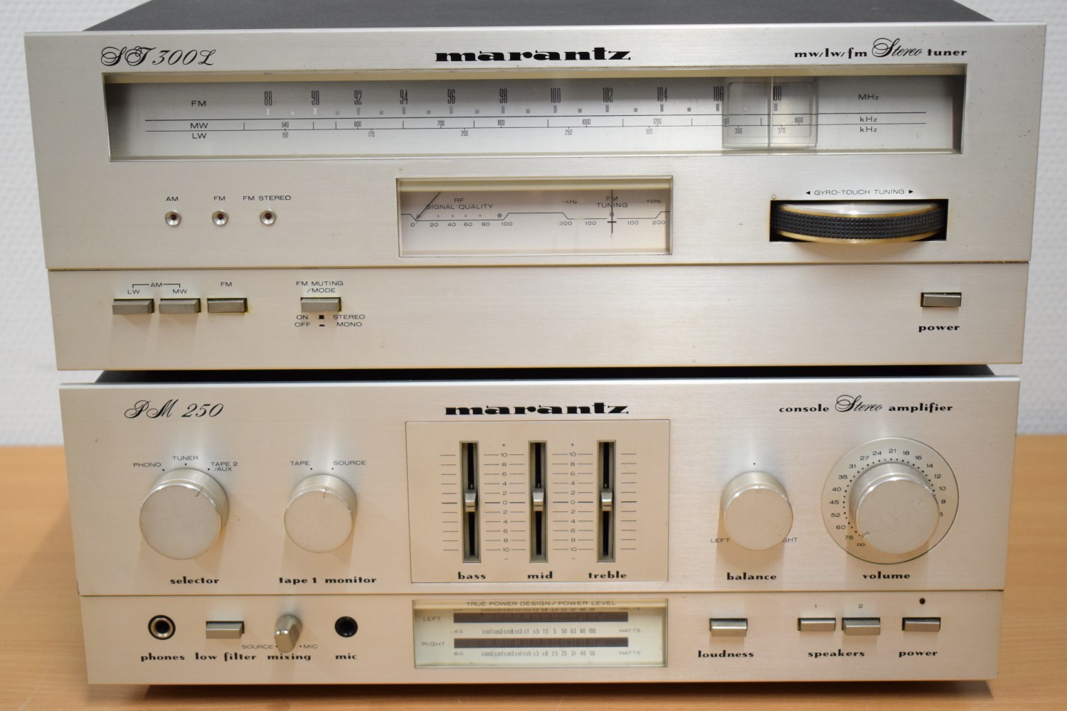 Marantz PM-250 Versterker & Marantz ST-300L Tuner Stereo-Set